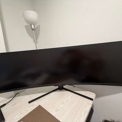 Curved DG Monitor (49’)