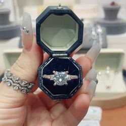 Antique Inspired 2 Carat Moissanite