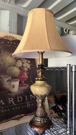 Traditional table lamp