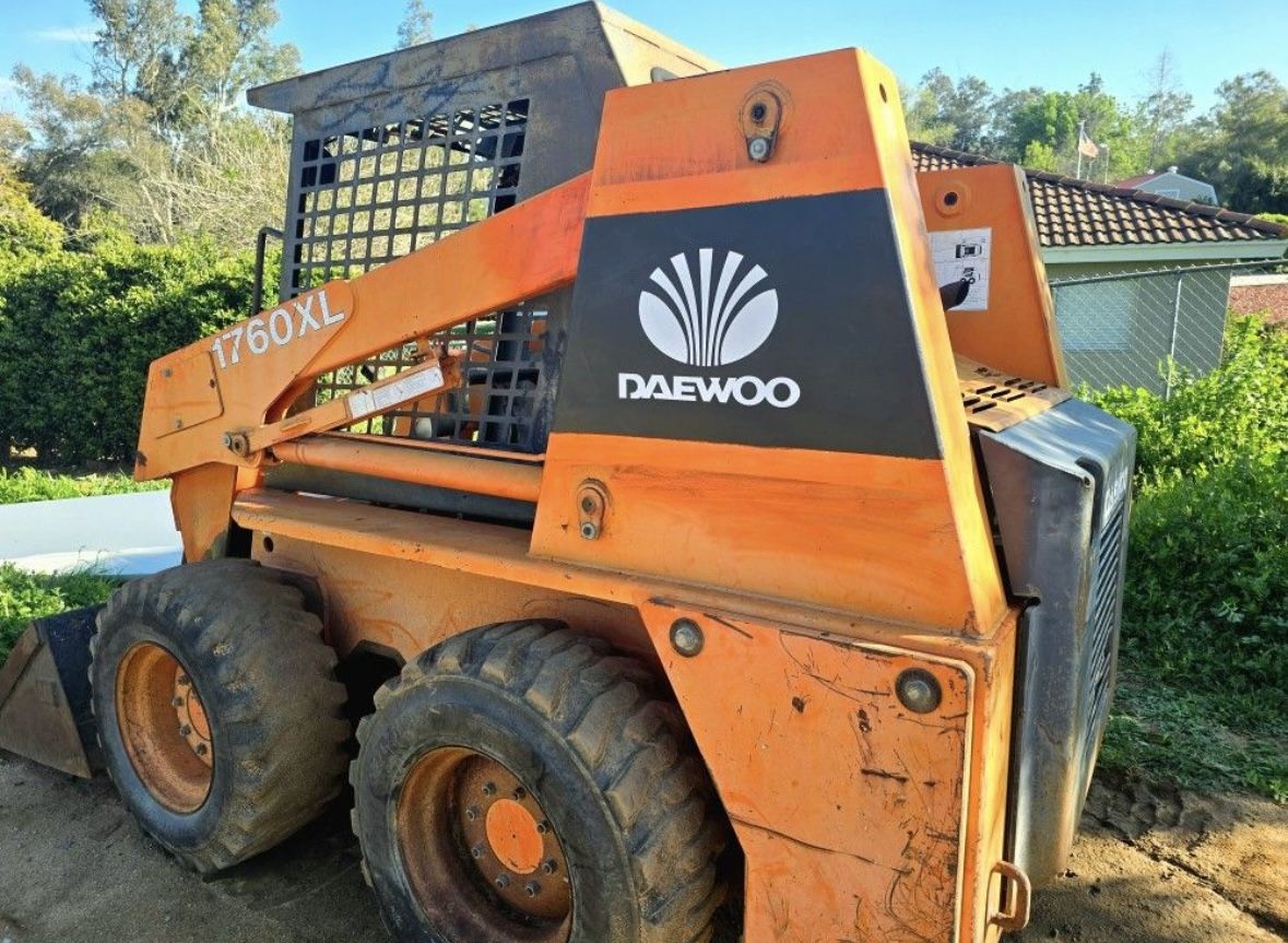 Daewoo 1760XL Skid Steer
