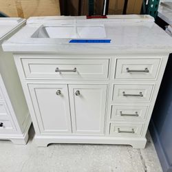 ‼️ Brand New 36 in. W x 22 in. D  Single Sink Bath Vanity in White with Marble Top in White $499 