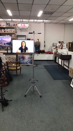 Guitar Stand Display For 6 Guitars 💵  💳  💵  Cash and Card Accepted