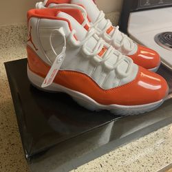Jordan 11 Orange white 