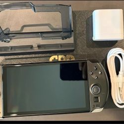 GPD Win 4 8840u 32gb/2tb (TRADES LISTED)