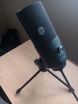 Fifine podcast mic