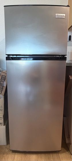 FRIGIDAIRE GALLERY a small refrigerator