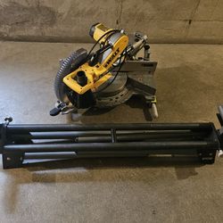 DEWALT Sliding Compound Miter Saw, 12-Inch DWS 780  witch stand