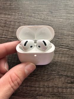 Apple AirPods Charging Case