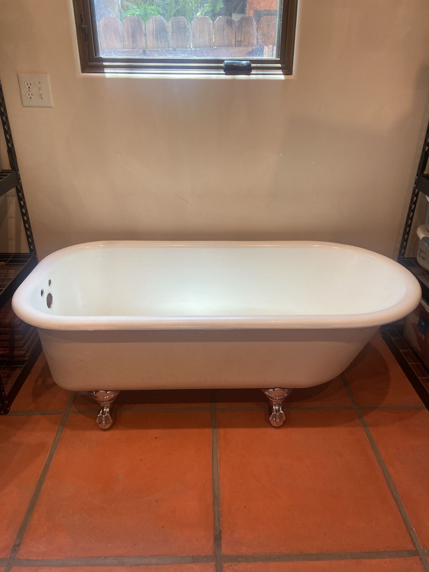 Antique Claw foot Tub With Chrome Feet