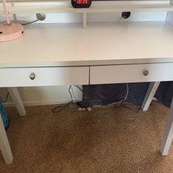 Desk And chair 