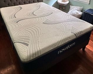 Like New Queen Size Novaform Mattress