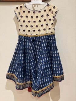 Girls dress $5 size8-9