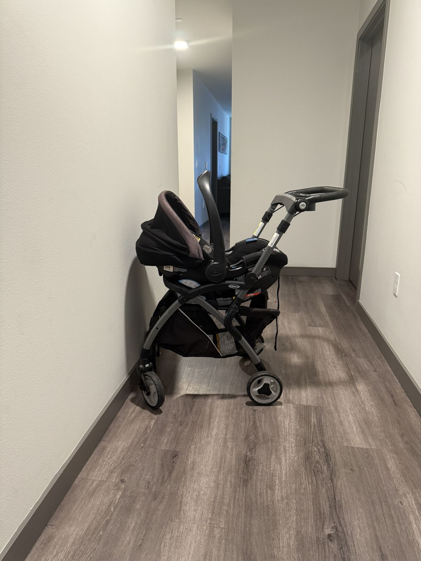 Baby’s Car Seat With Stroller