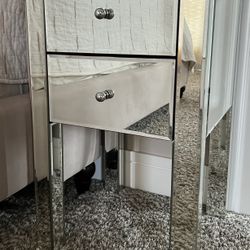 MIRROR SIDE TABLE 