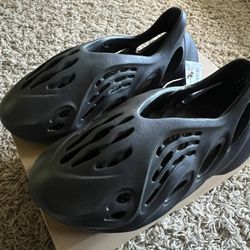 Adidas Yeezy Foam Runner Onyx 2024 Adult Size 5 HP8739