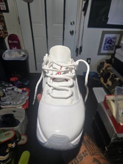 Nike Air Jordan 11 CMFT Low
White Black Varsity Red Men's Size 7 Or Women's Size 8.5 Like New Condition 