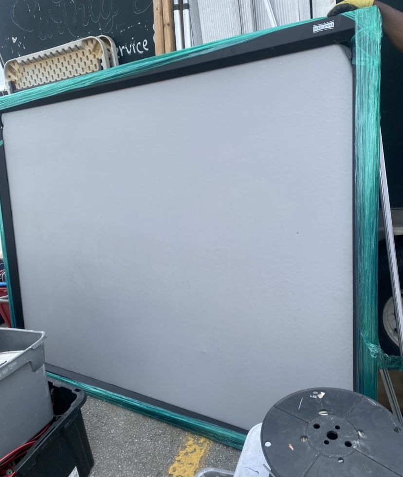 Da-Lite projector screen. Brand new. See pictures for specs and info. 6ft x 8ft fixed mount $100 firm  Free Local delivery available to Fort Lauderdal
