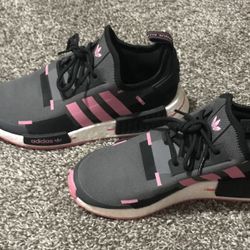 Womens Sz 8 Adidas 25$