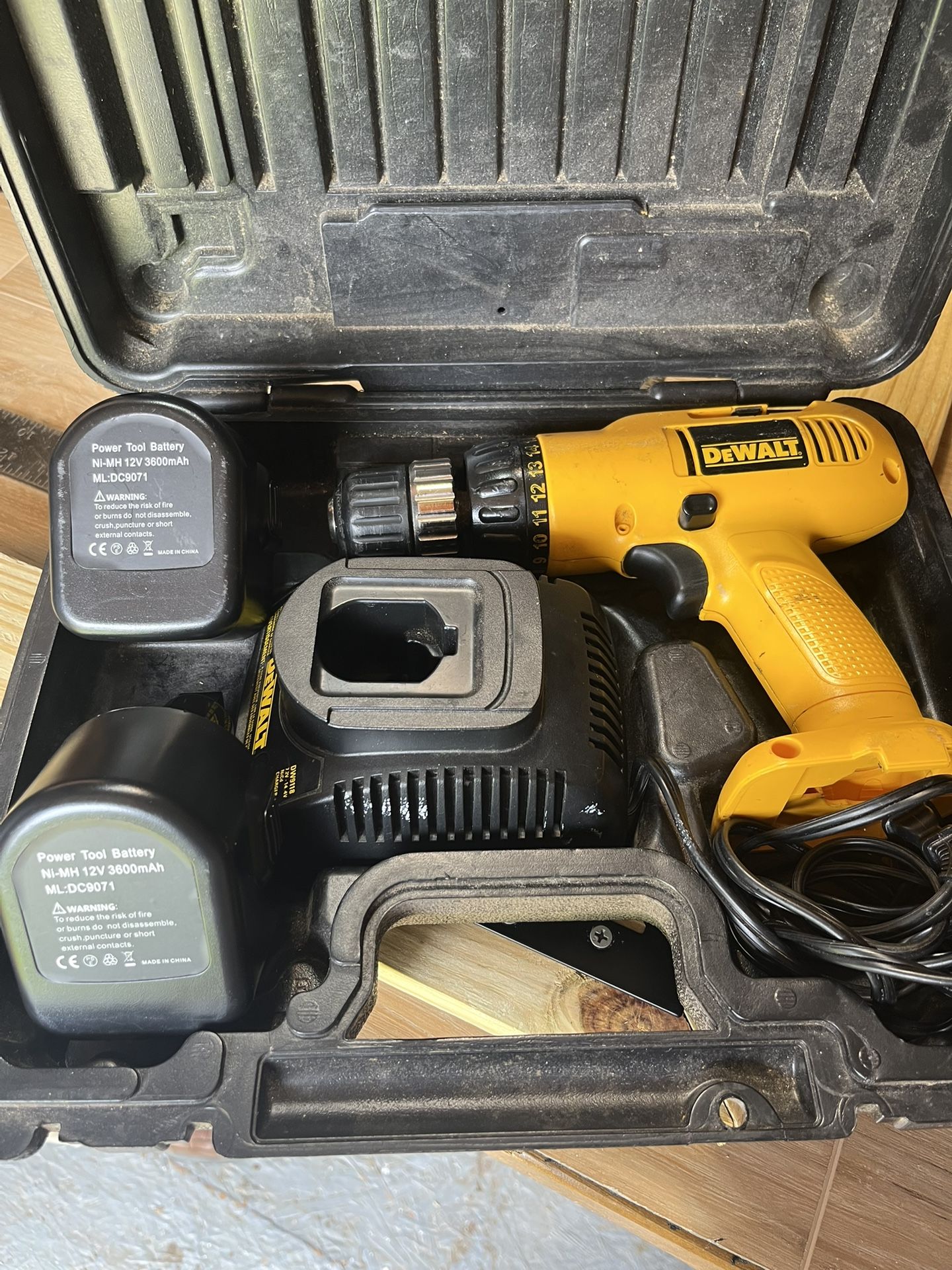 DeWalt Drill w/ case, charger & 2 batteries