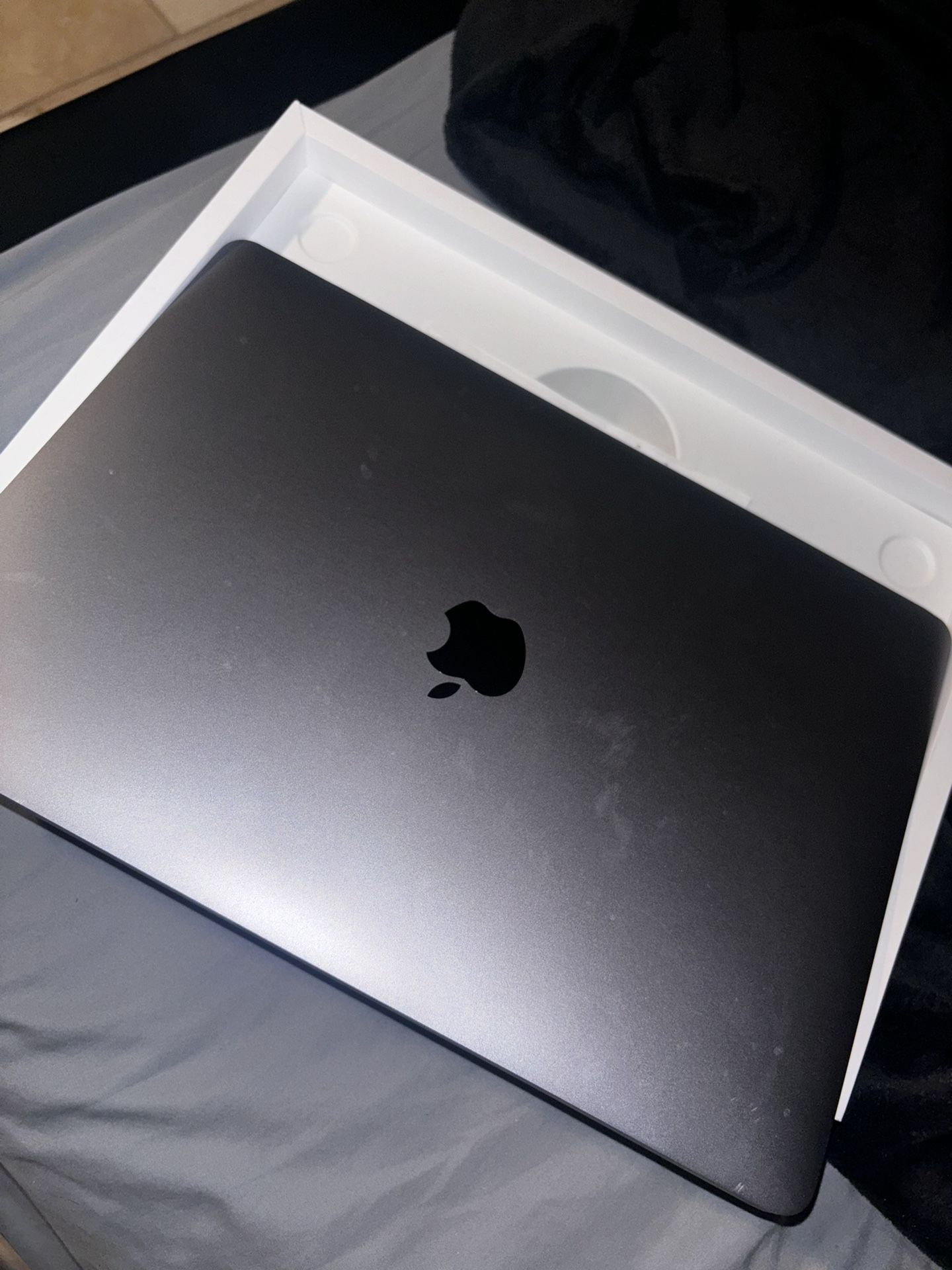 MacBook Pro 8g 256GB M2