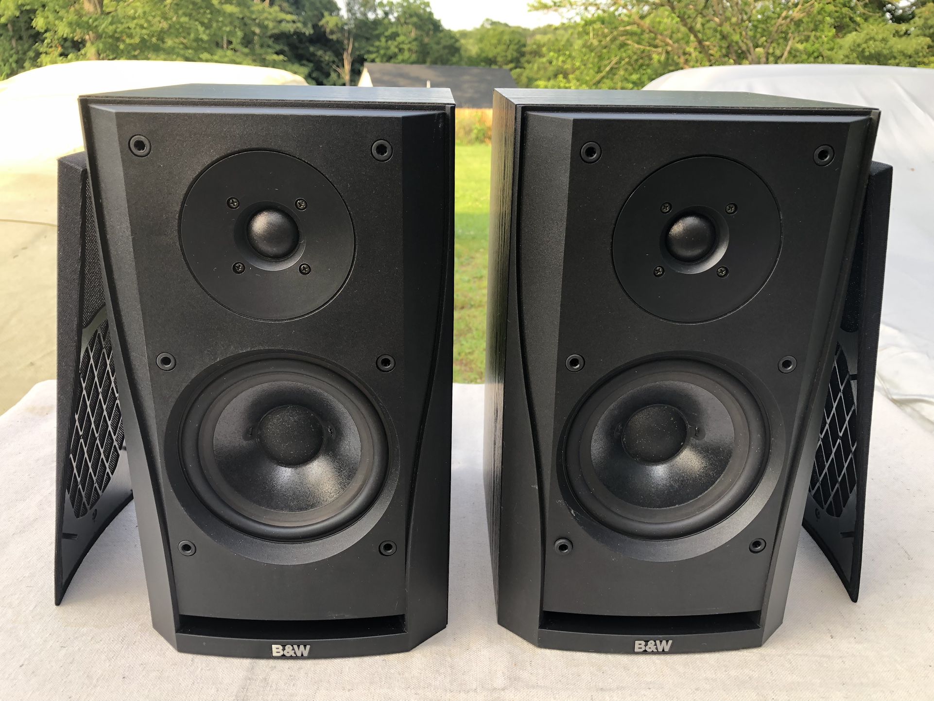 Bowers & Wilkins DM 302 Speakers. Lot #2