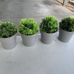 4 Small Pots With Faux Topiary Balls
