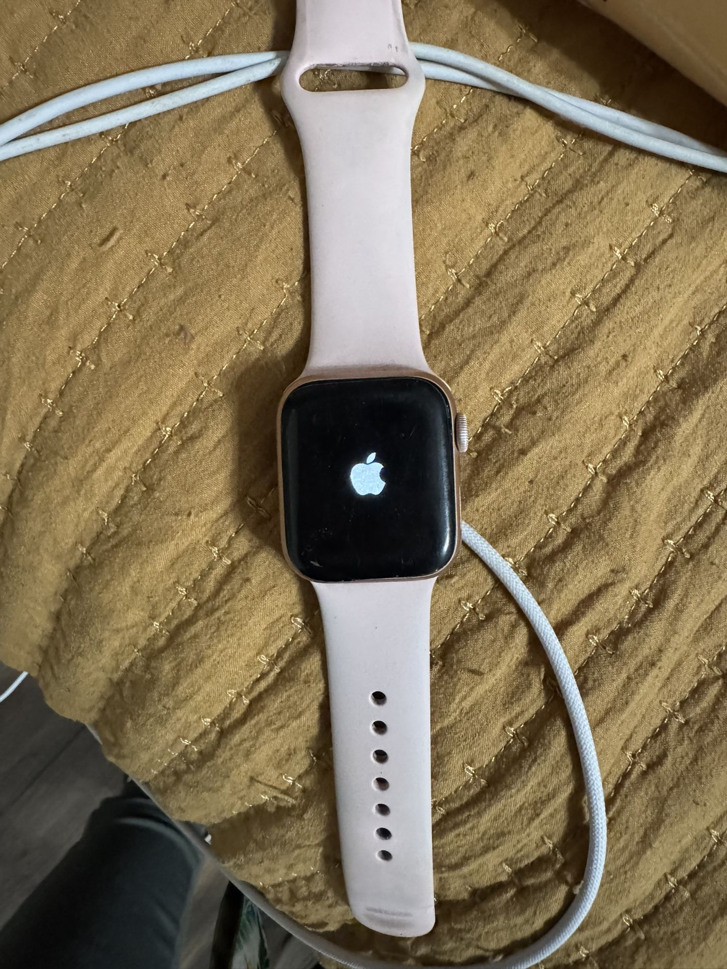 Apple Watch Series 5 (40mm) Rose Gold