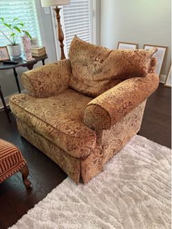 Beautiful oversized comfy chair-very good condition