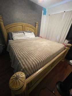 King Wood Poster Bed Set