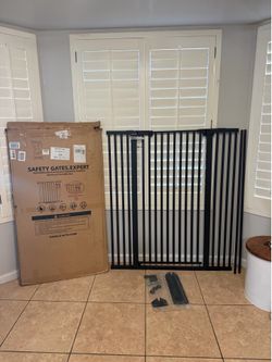 Amibud 51” Extra Tall Pet Gate (35th Ave & Bell Rd)