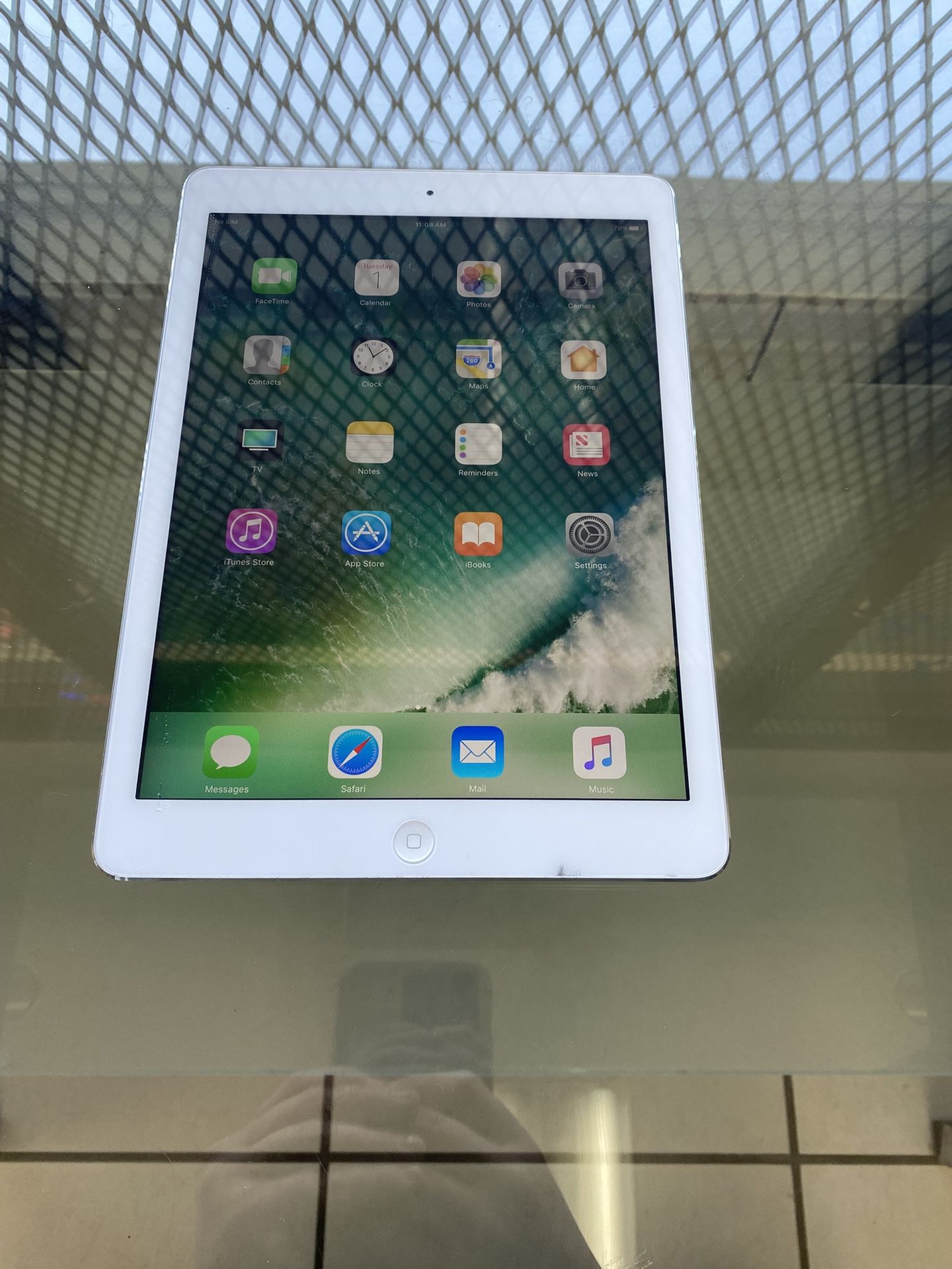 Apple iPad 1st Gen  Cell & Wi-Fi 16GB