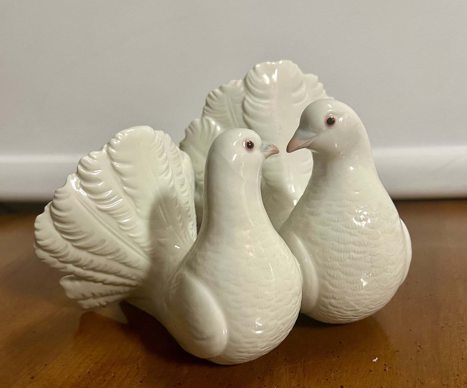 Lladro Couple Of Doves Collectable Figurine