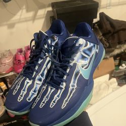 Nike Size 13 Basketball Shoes (READ DESCRIPTION)