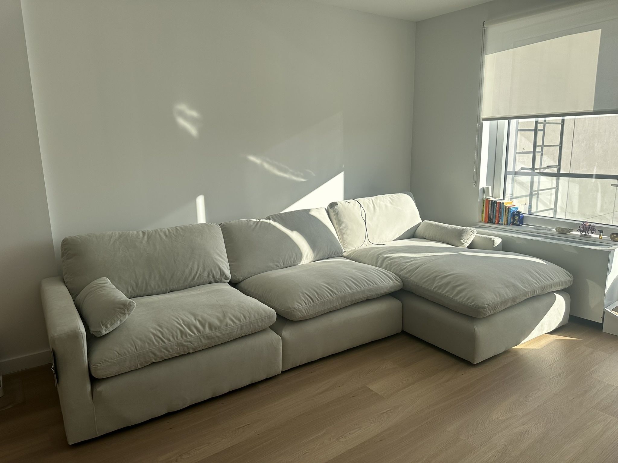 Modern Cream Sectional Sofa – Very Comfortable
