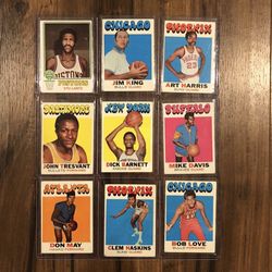 Lot 9 :Basketball Cards (years 68,69)