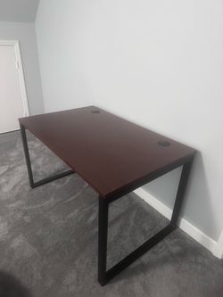 Uplift fixed height office desk