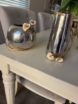 Michael Aram, Calla Lily, luxury home décor, centerpiece, designer vase, silver vase, modern décor, dining room, decorative vase.