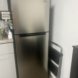 Stainless Steel Vissani Refrigerator (Top Freezer) – Clean & Works Great ||  $200 OBO