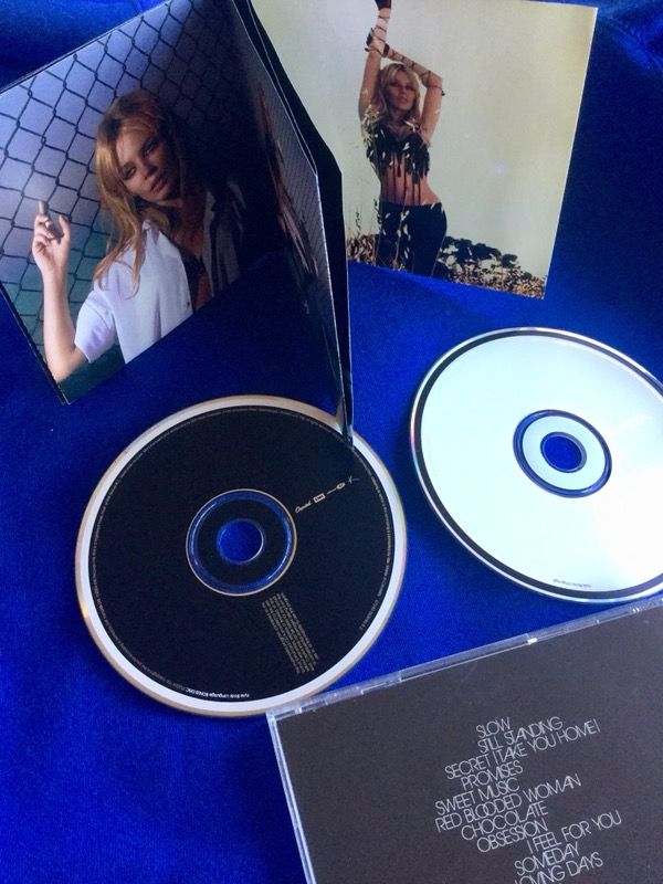 Music by Kylie Minogue 🎶🎤2 CD disc Great Music & bonus features