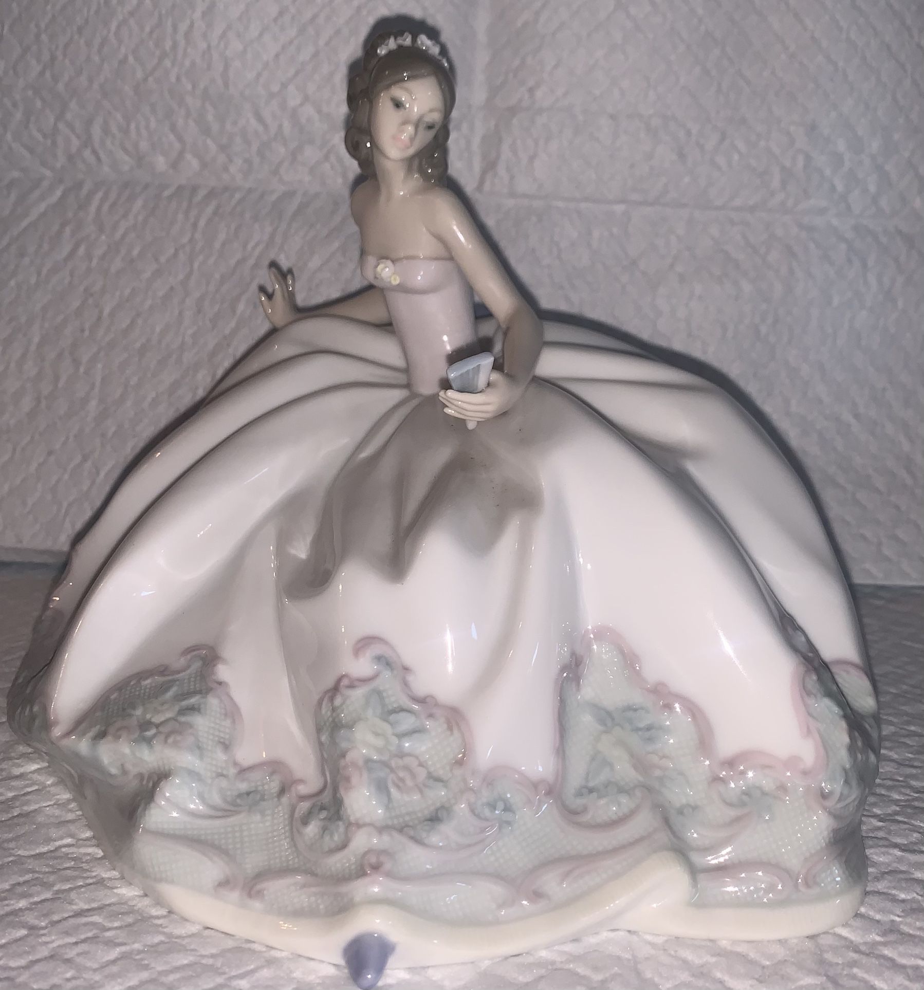 LLADRO "AT THE BALL" FIGURINE #5859