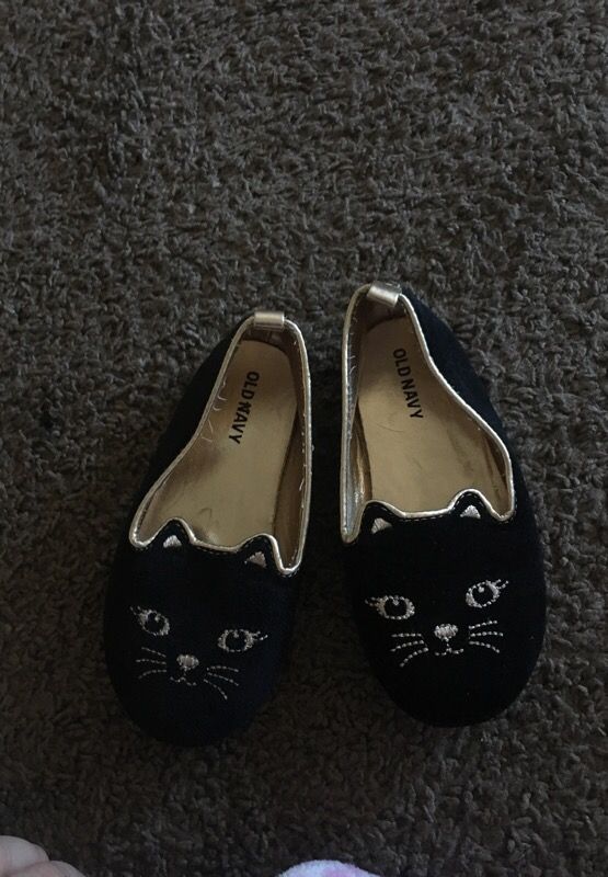 Little girl cat slip ons