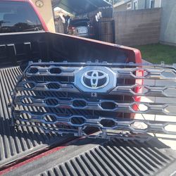 2022 - 2026 TOYOTA TUNDRA FRONT GRILL