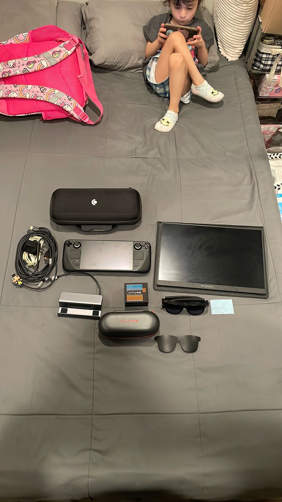 1tb STEAMDECK with Keyboard, Dock, Portable Monitor And Ar Glasses