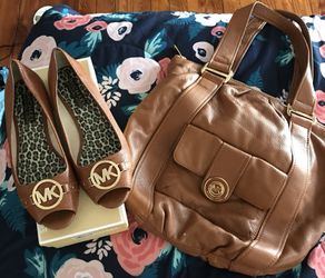 Michael Kors gently used peep toe flats size 8.5 and over sized bag