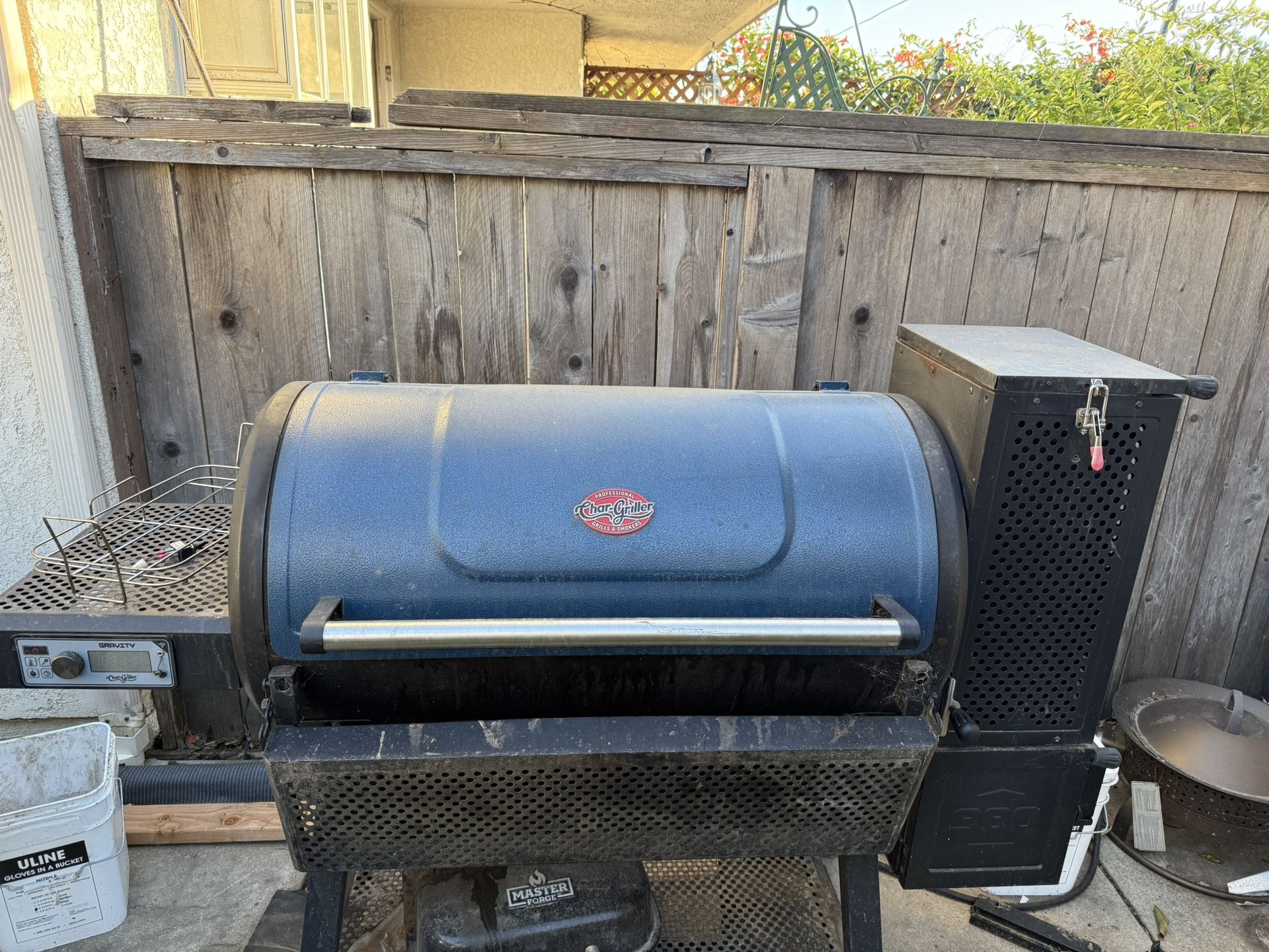 Chargrill 980 Gravity Charcoal Smoker