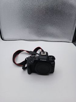 Canon eos R50 no box comes with charger one battery