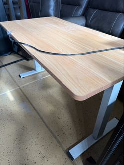 Stand up adjustable desk