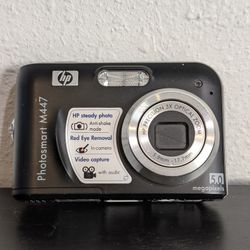 NEW HP Photosmart M447 Camera