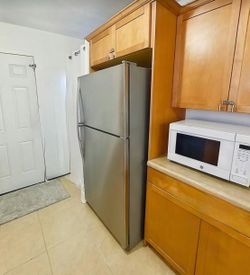 Microwave GE Brand Energy Efficient and Strong, Like New! $35