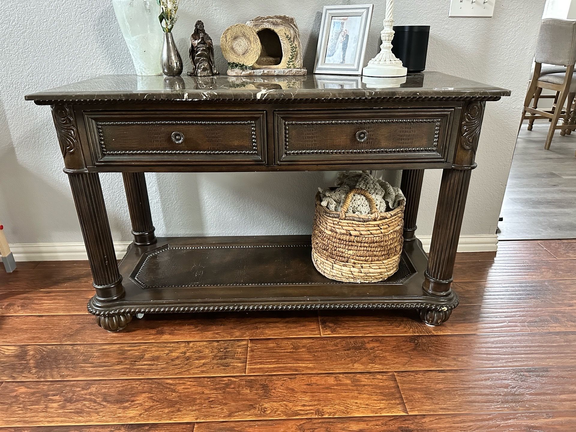 Entryway piece